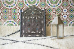 Miroir mural marocain fabriqué à Bone avec des petites portes doubles