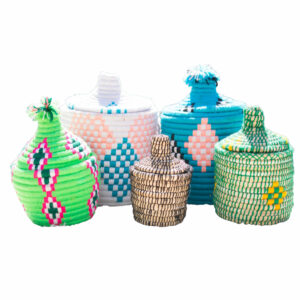 Round storage baskets with lid decorated with rainbow patterns
