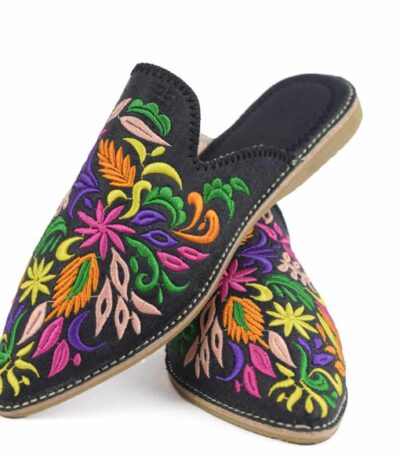Babouche femmes avec des motifs floraux colorés