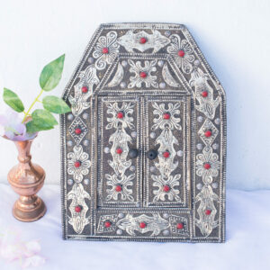 Moroccan mirror wall decor with double doors