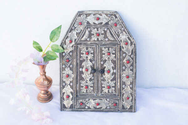Moroccan mirror wall decor with double doors