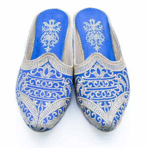 Pantoufles marocaines en cuir pour femmes en bleu