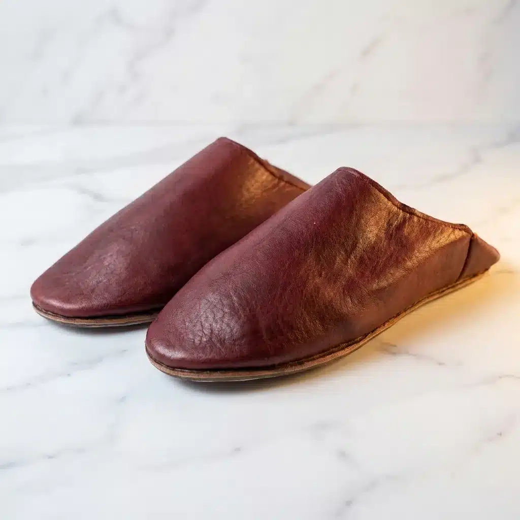 Marokkanische Leder-Erdungsschuhe für Herren – handgefertigte Babouche, Produktfoto vor weißem Hintergrund
